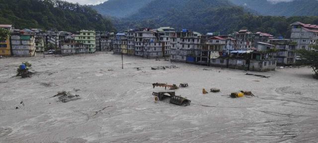 A flooding in Indian Himalayas kills 50 and leaves tourists stranded